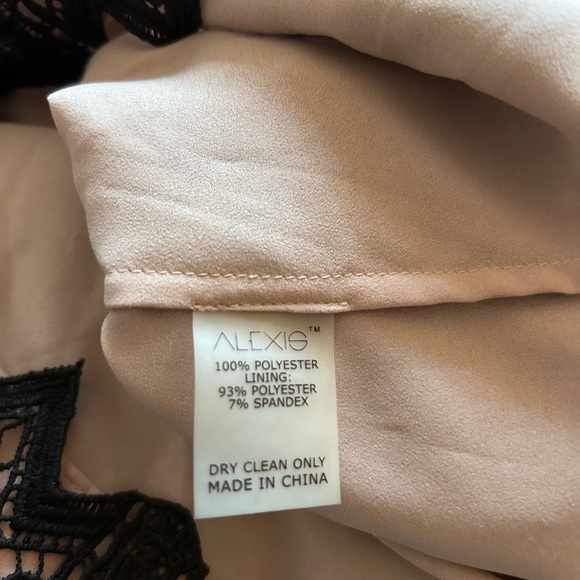 Alexis ALEXANDRIA SHORT-SLEEVE LACE ROMPER, BLACK NWT SIZE MEDIUM - Picture 4 of 10